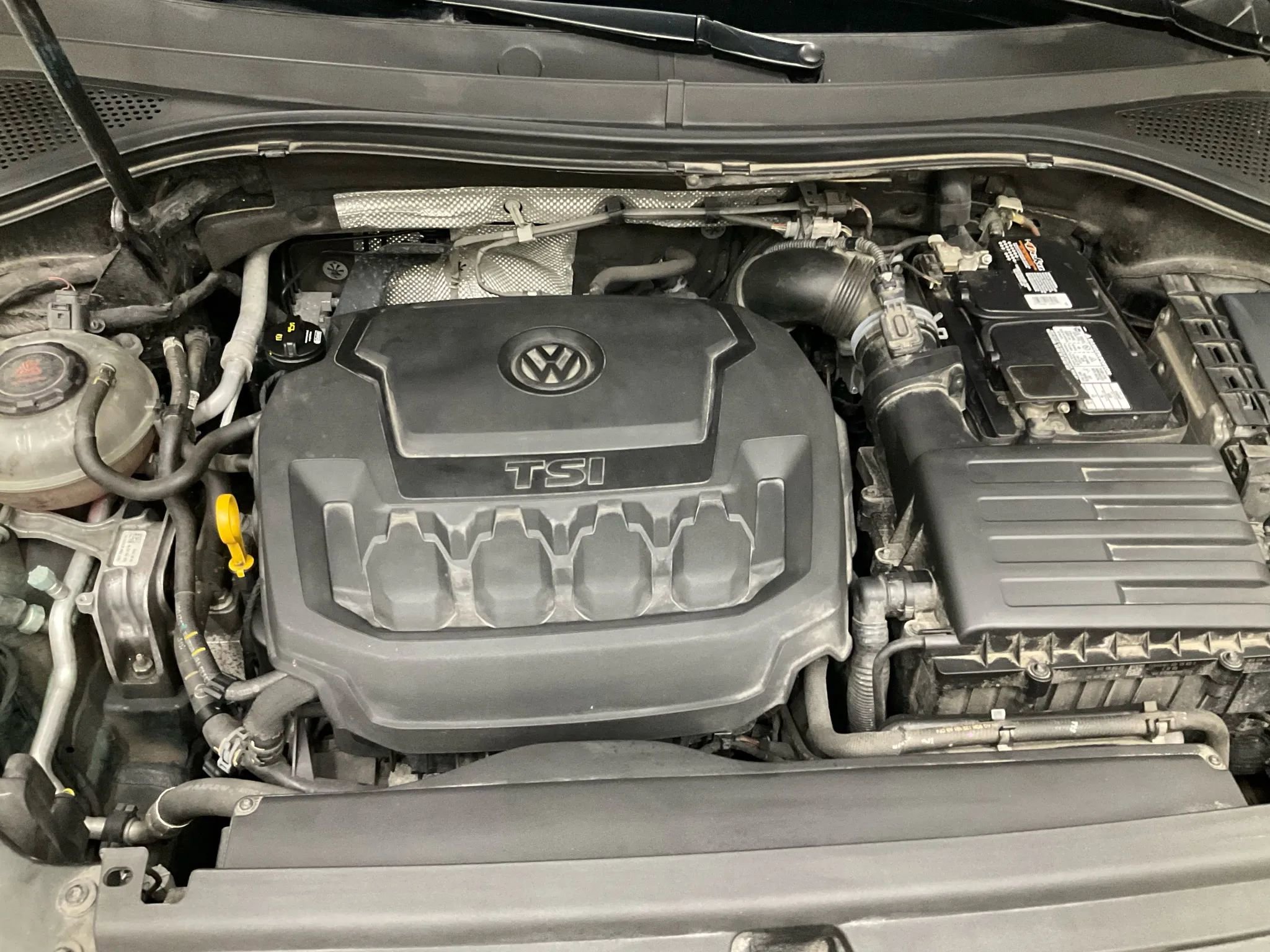 Used 2018 Volkswagen Tiguan SEL AWD/4WD image 17