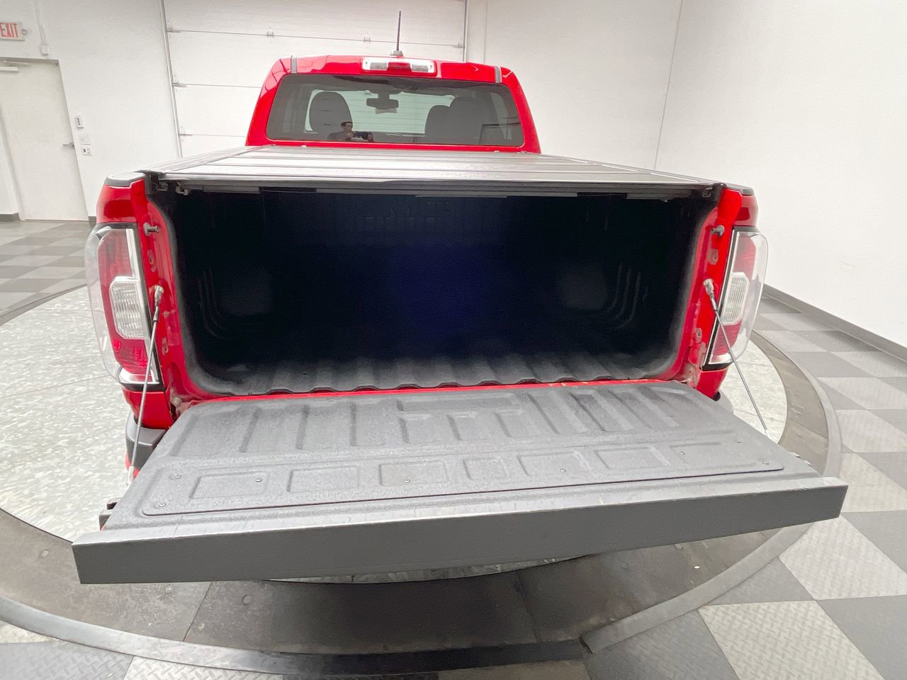 Used 2015 GMC Canyon SLE AWD/4WD image 27