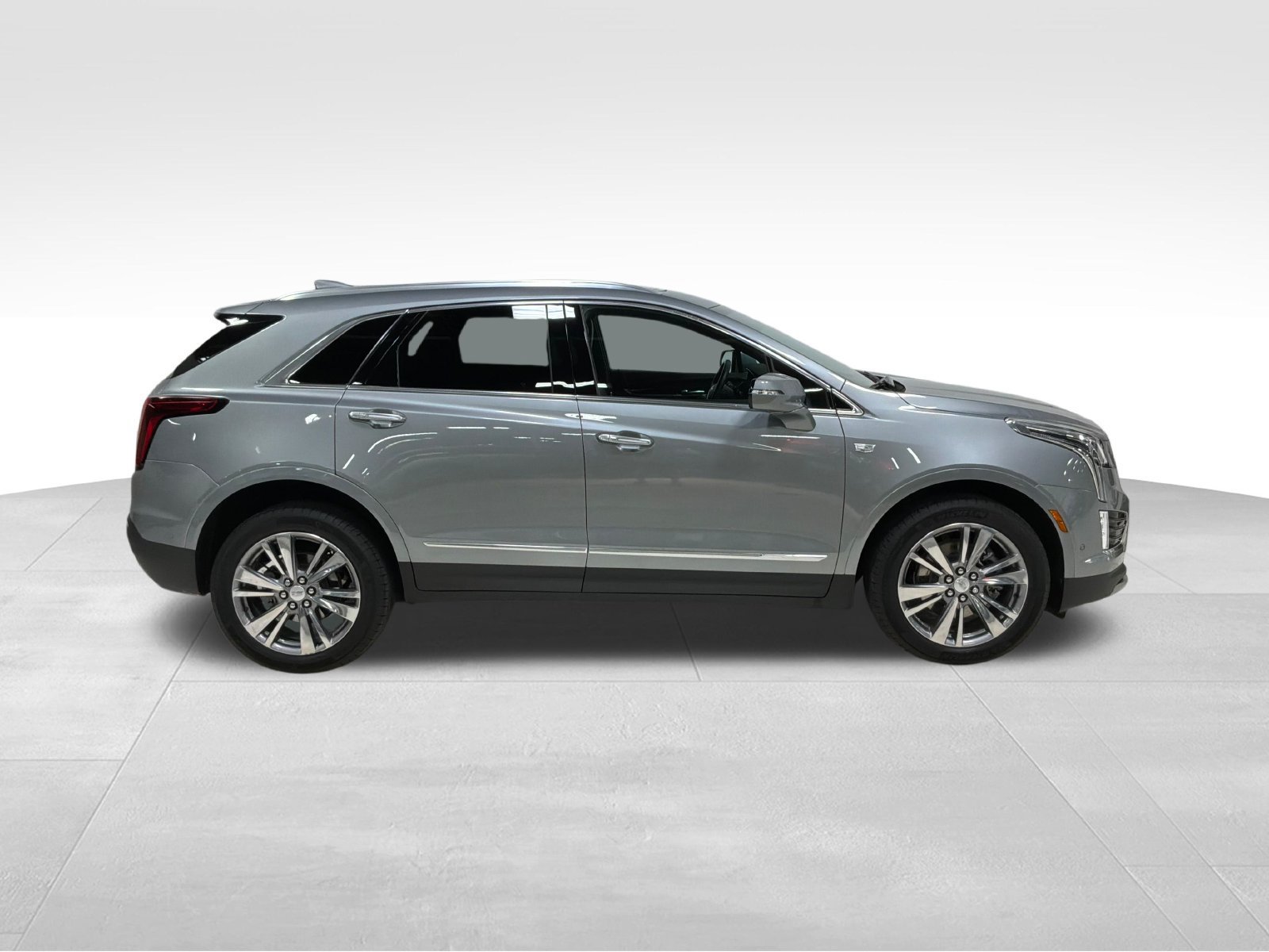 Used 2024 Cadillac XT5 Premium Luxury w/ Technology Package AWD/4WD image 4