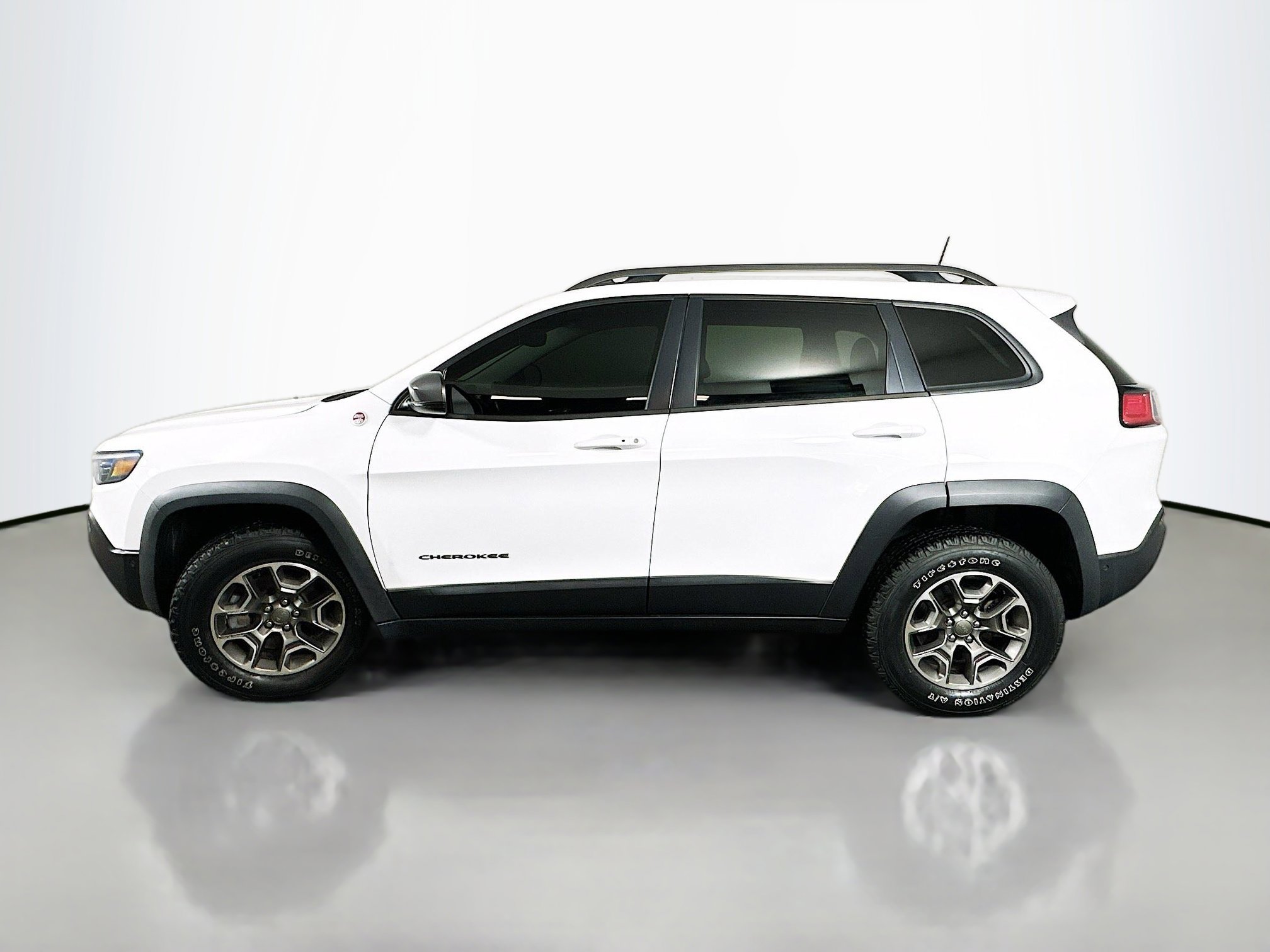 Used 2020 Jeep Cherokee Trailhawk w/ Technology Group AWD/4WD image 4