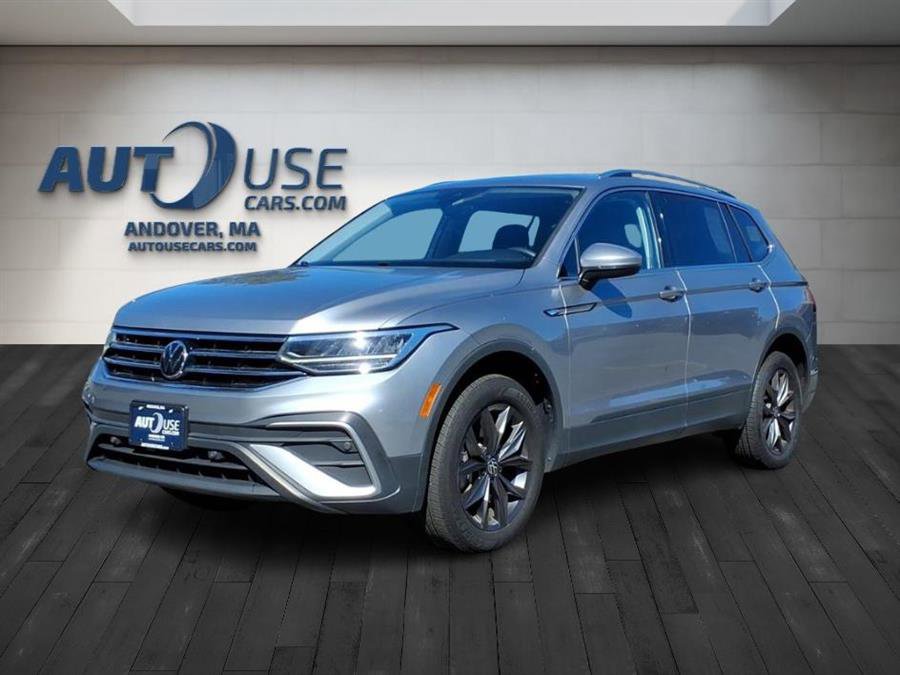 Used 2024 Volkswagen Tiguan SE image 1