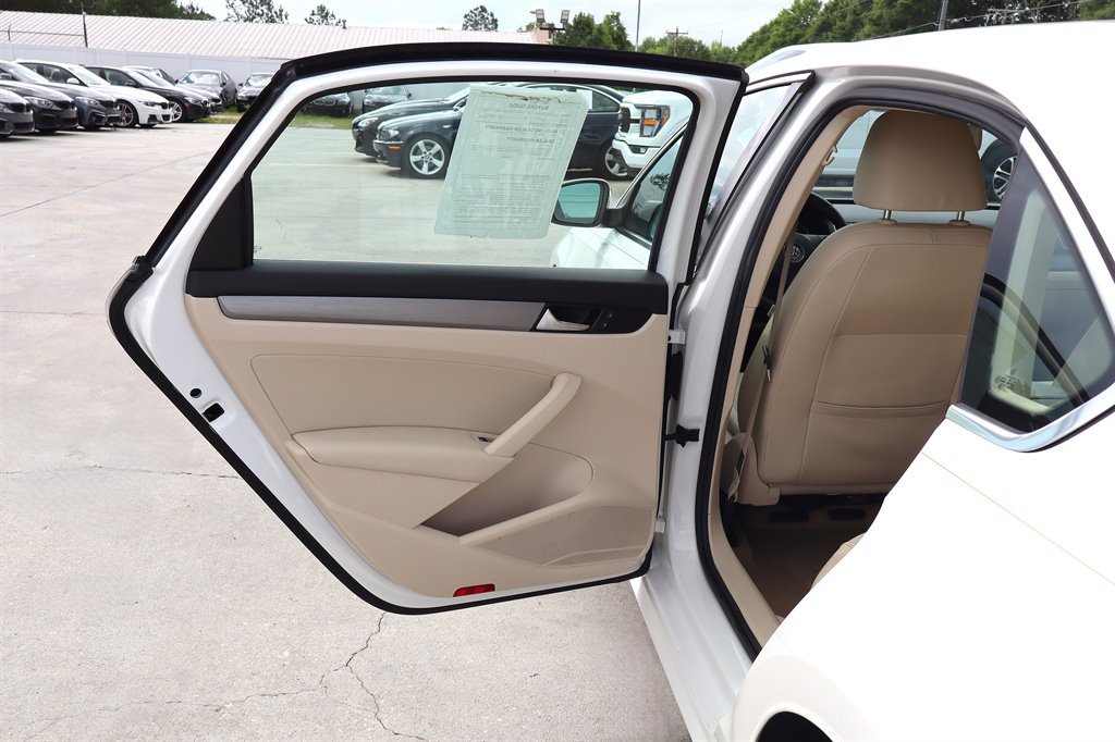 Used 2014 Volkswagen Passat TDI SE FWD image 32