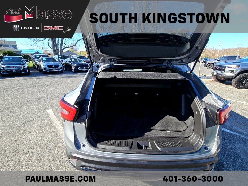 Used 2024 Chevrolet Trax RS FWD image 16