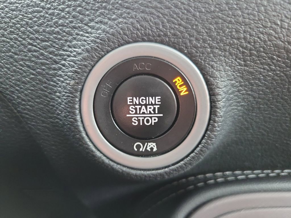 Used 2023 Dodge Challenger SXT image 30