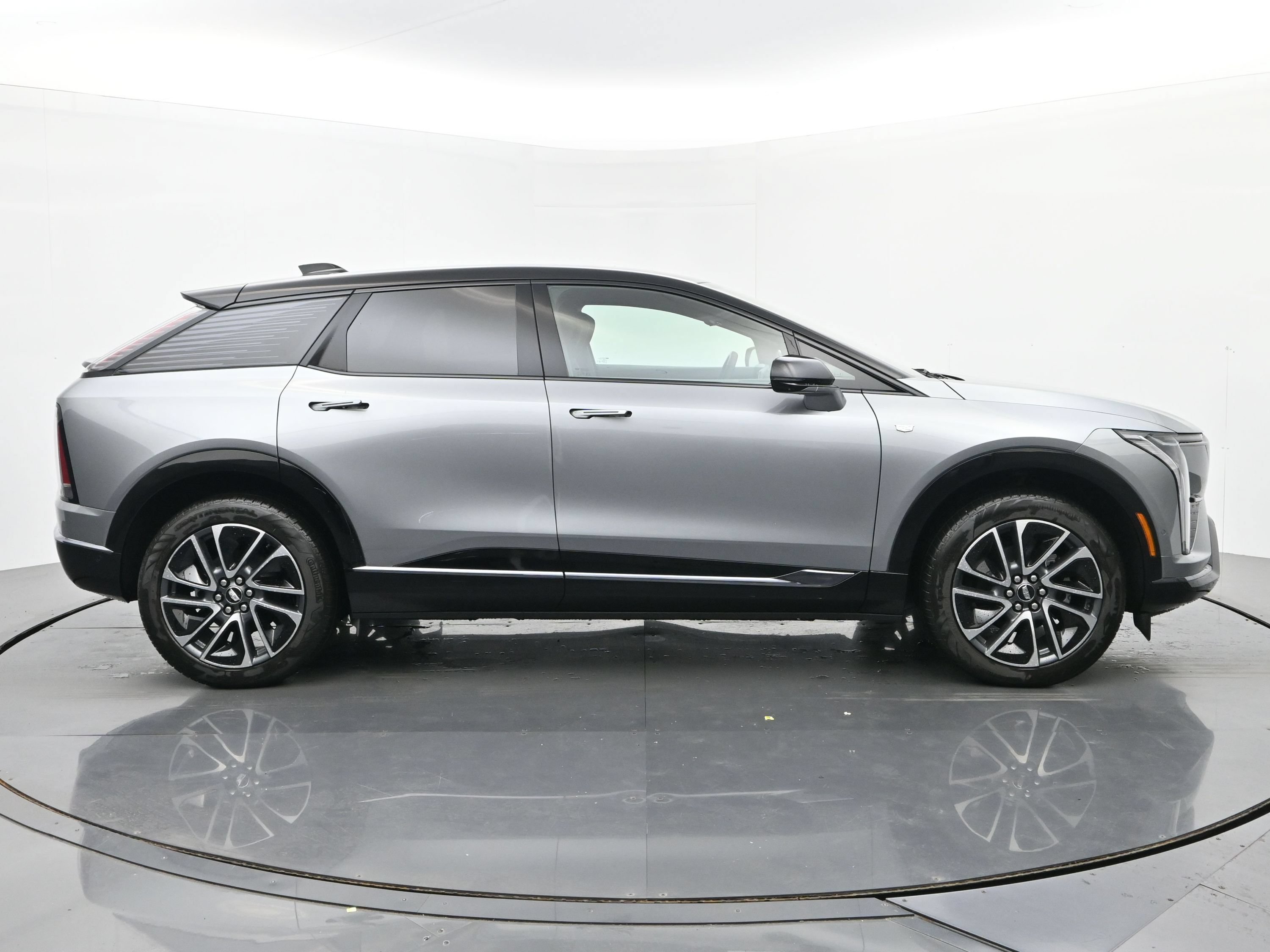 New 2026 Cadillac Optiq Sport 2 w/ LPO, Floor Liner Package AWD/4WD image 6