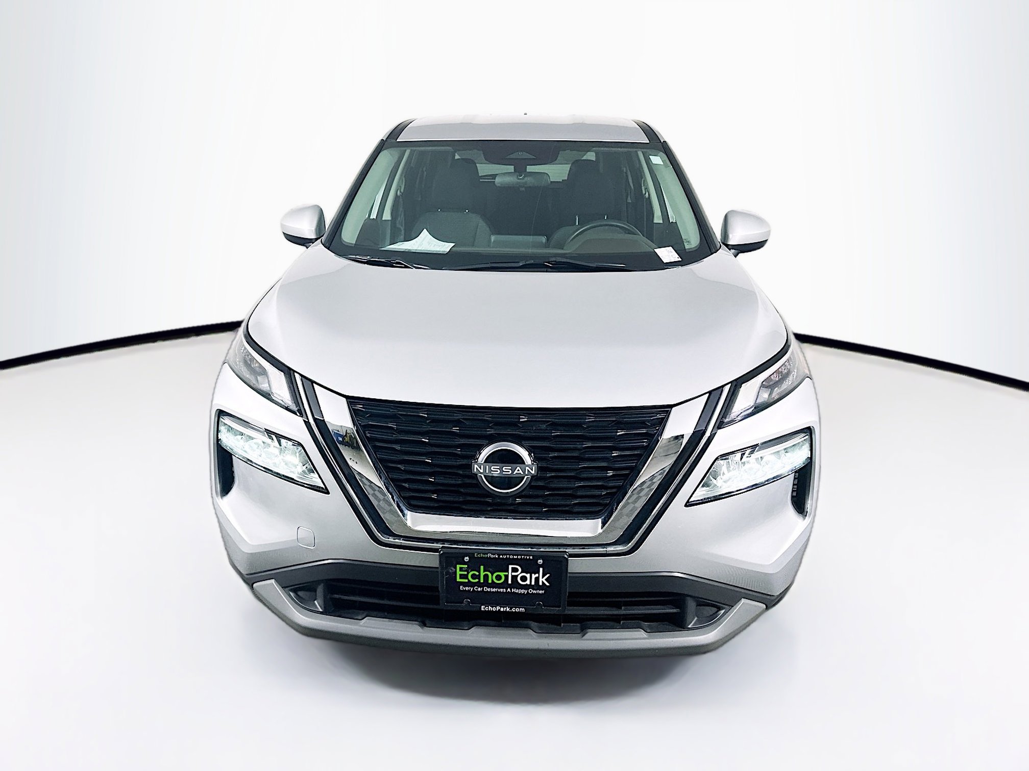 Used 2023 Nissan Rogue SV image 2