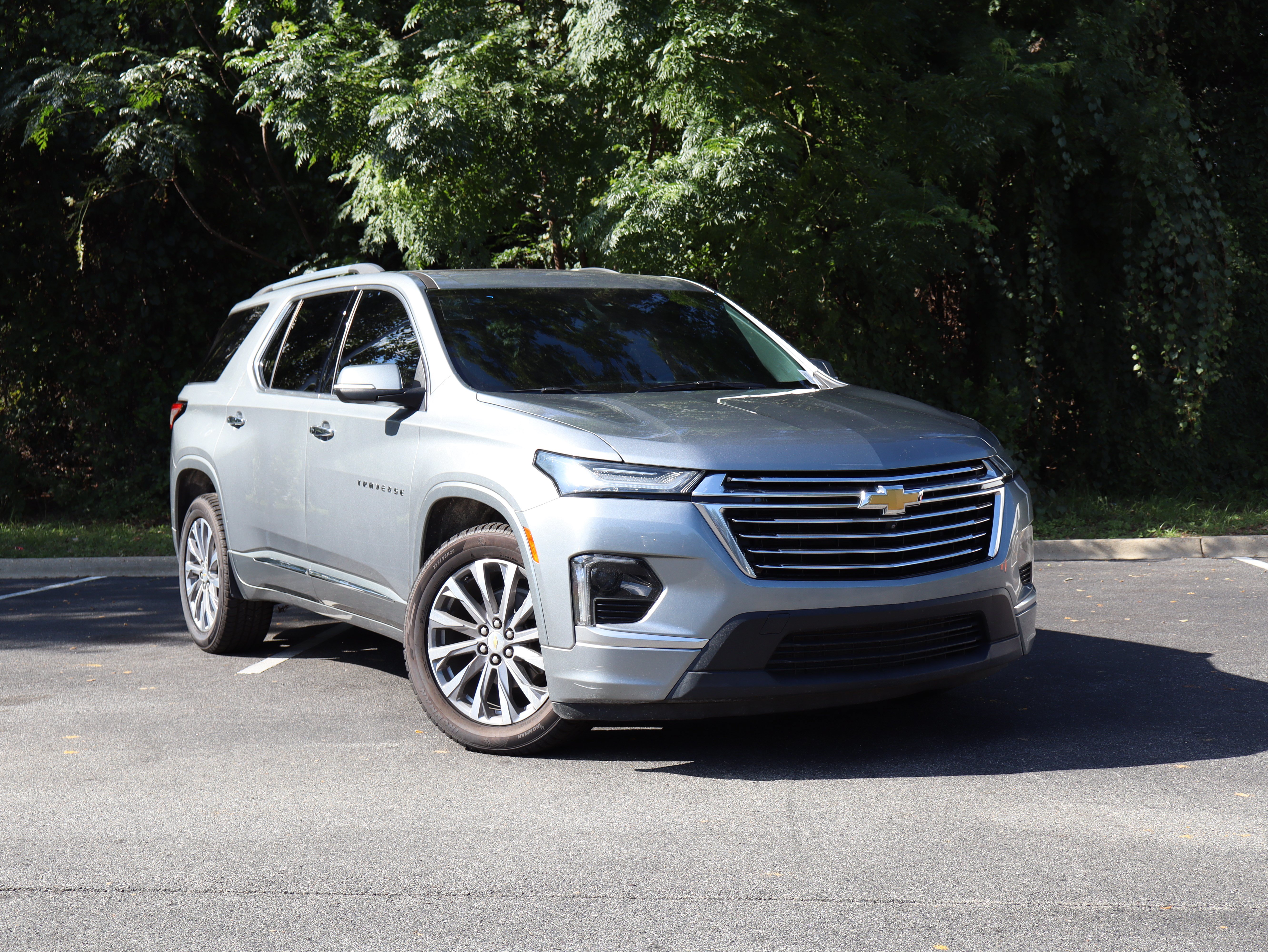 Used 2023 Chevrolet Traverse Premier FWD image 2