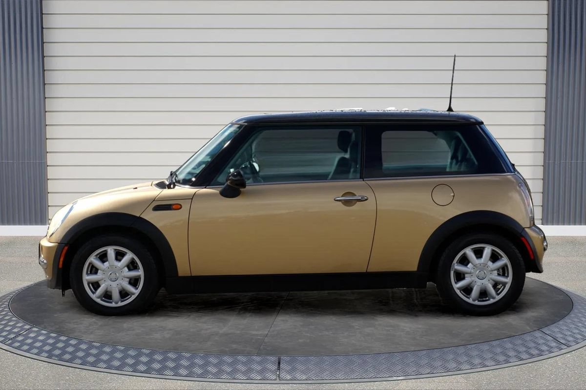 Used 2004 MINI Cooper Hardtop FWD image 4