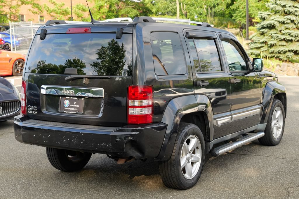 Used 2011 Jeep Liberty Limited w/ Chrome Accents Group AWD/4WD image 7