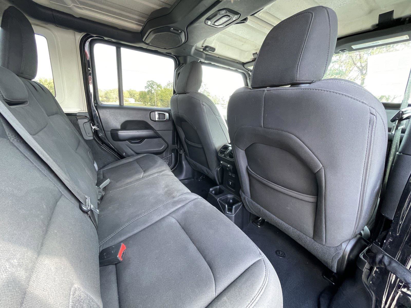 Used 2020 Jeep Wrangler Unlimited Sahara image 38