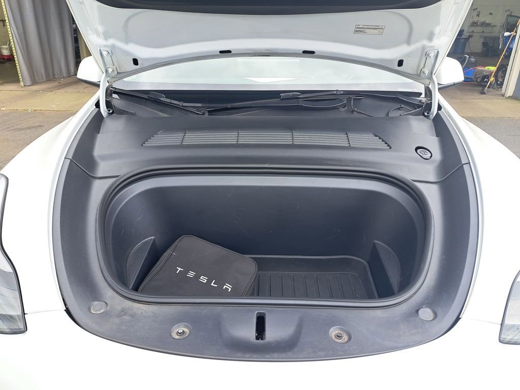 Used 2023 Tesla Model Y Long Range image 27