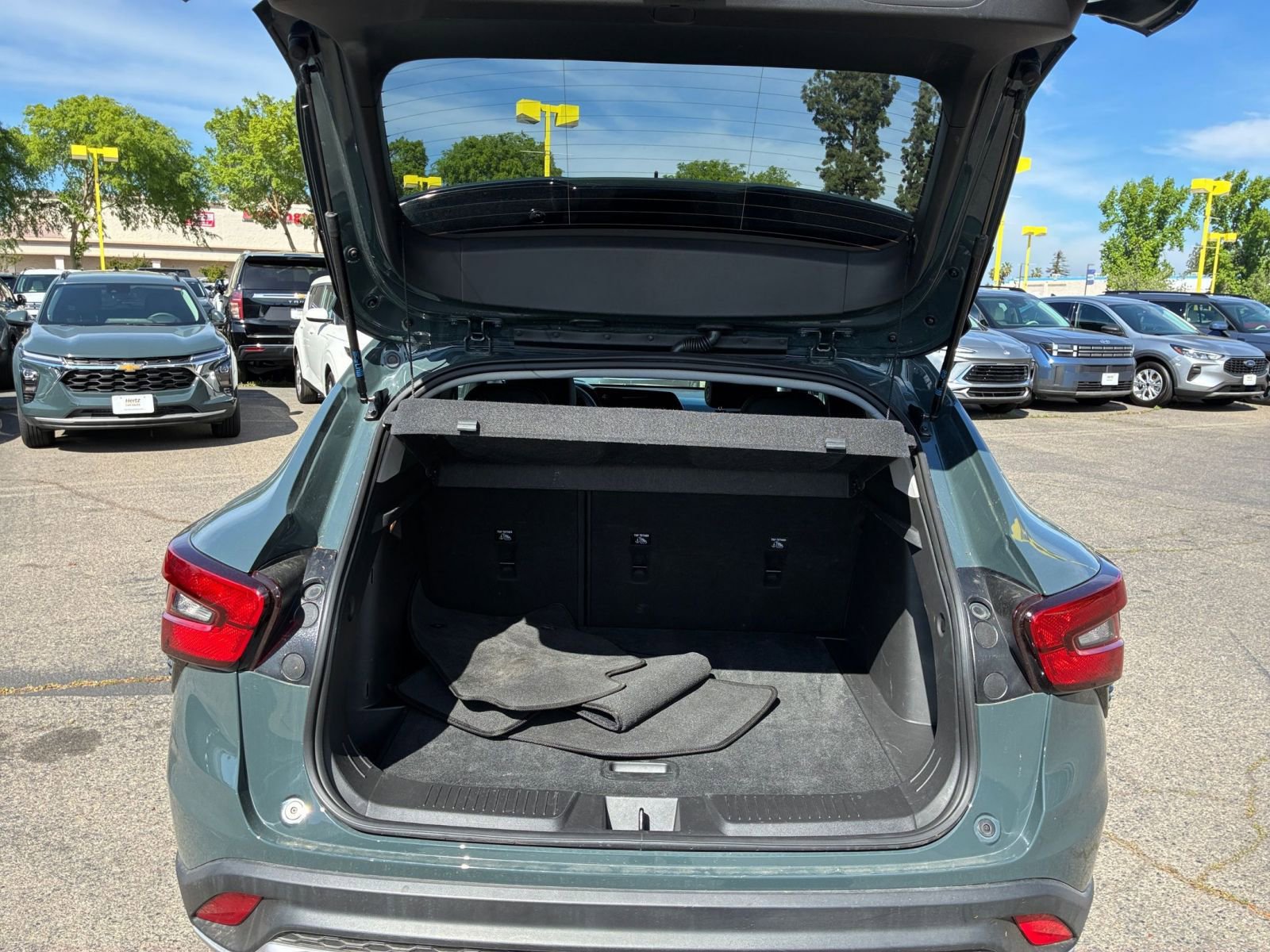 Used 2025 Chevrolet Trax LT image 30