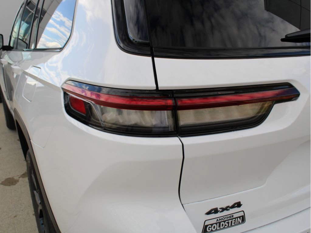 New 2025 Jeep Grand Cherokee L Altitude image 16