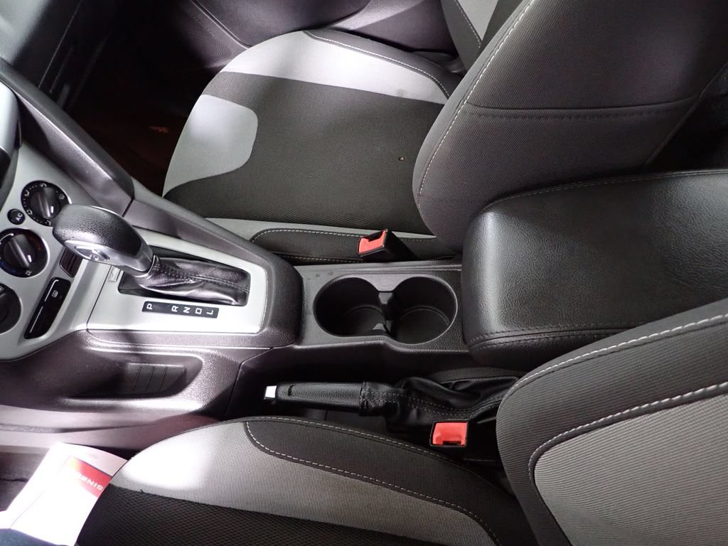 Used 2014 Ford Focus SE w/ SE Sport Package FWD image 28