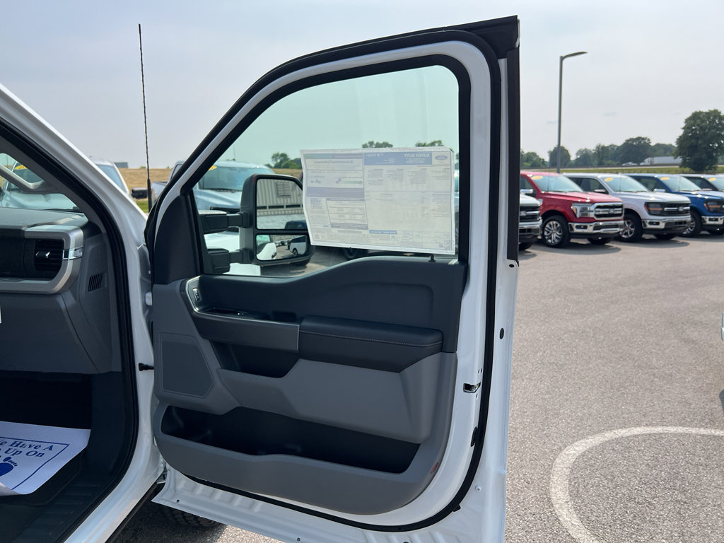 New 2025 Ford F250 XLT image 30