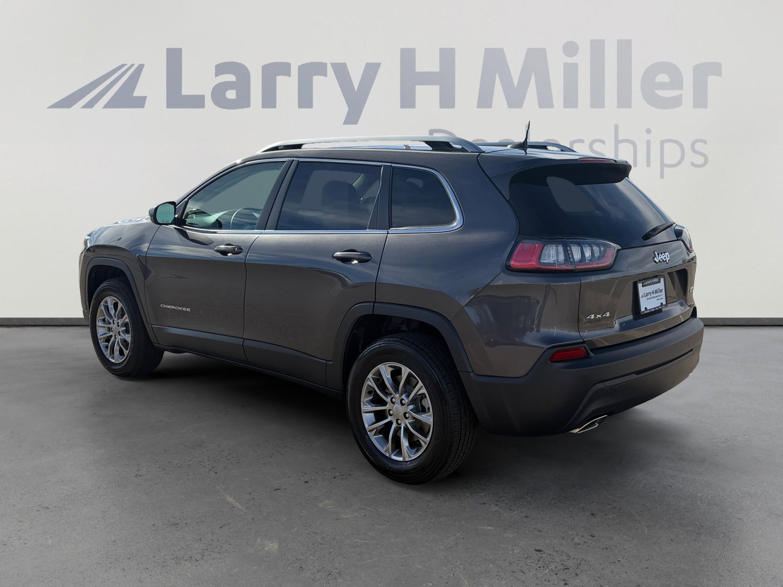 Used 2019 Jeep Cherokee Latitude Plus w/ Cold Weather Group image 4