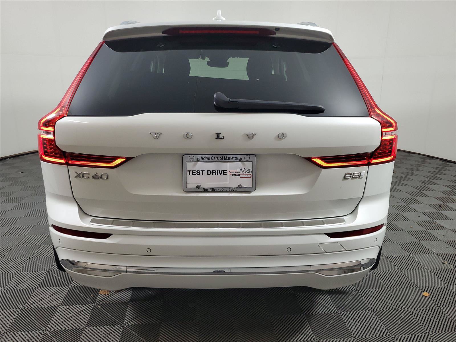 Certified 2023 Volvo XC60 B5 Plus w/ Protection Package Premier FWD image 5