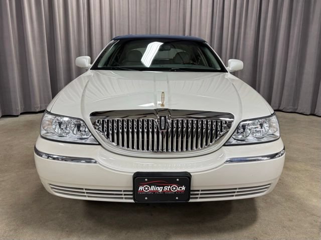 Used 2006 Lincoln Town Car Designer Series RWD image 2