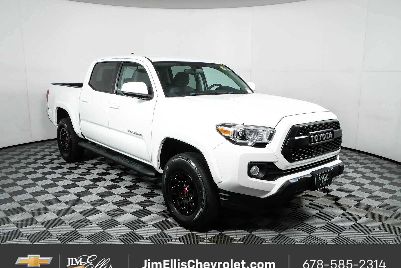 Used 2017 Toyota Tacoma SR5 w/ Tow Package AWD/4WD image 1