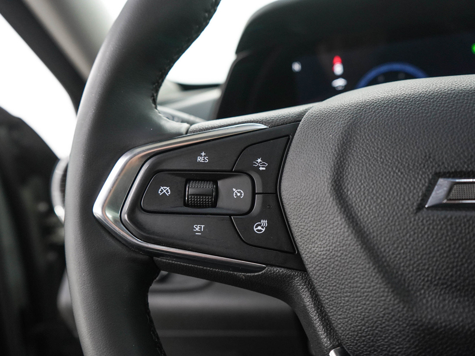 Used 2024 Chevrolet Trax ACTIV w/ Sunroof Package FWD image 24