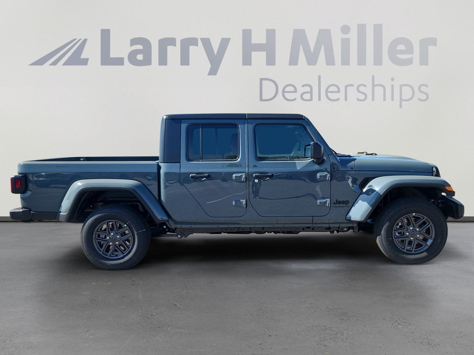 New 2025 Jeep Gladiator Sport image 7