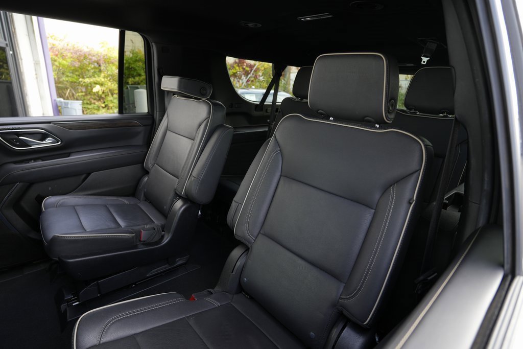 Used 2023 Chevrolet Suburban Premier image 23