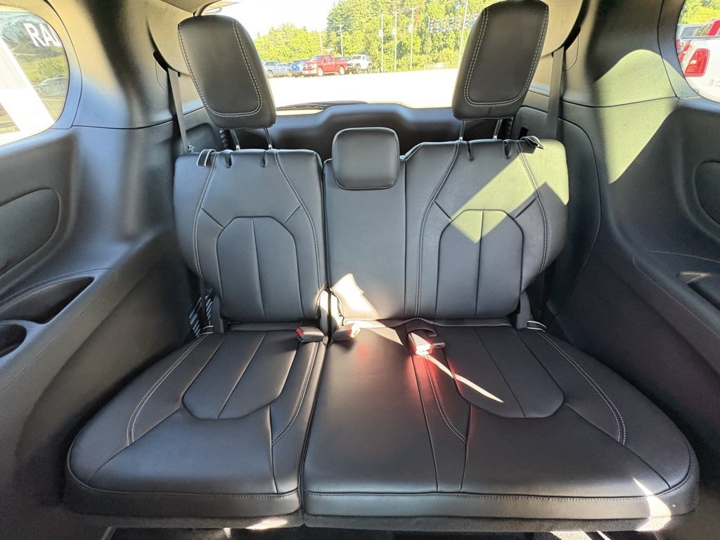 New 2026 Chrysler Pacifica Select image 22