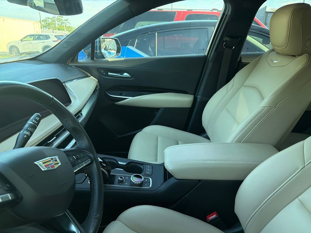Used 2024 Cadillac XT4 Luxury FWD image 9