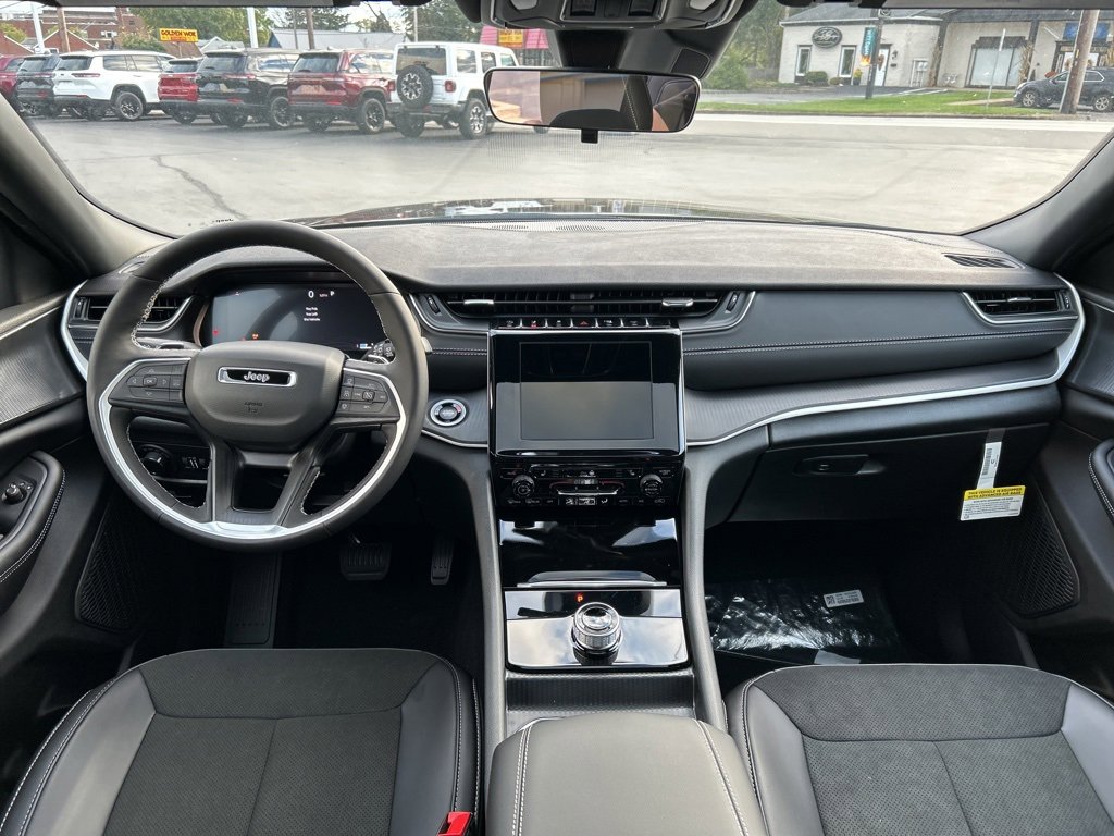 New 2025 Jeep Grand Cherokee image 14