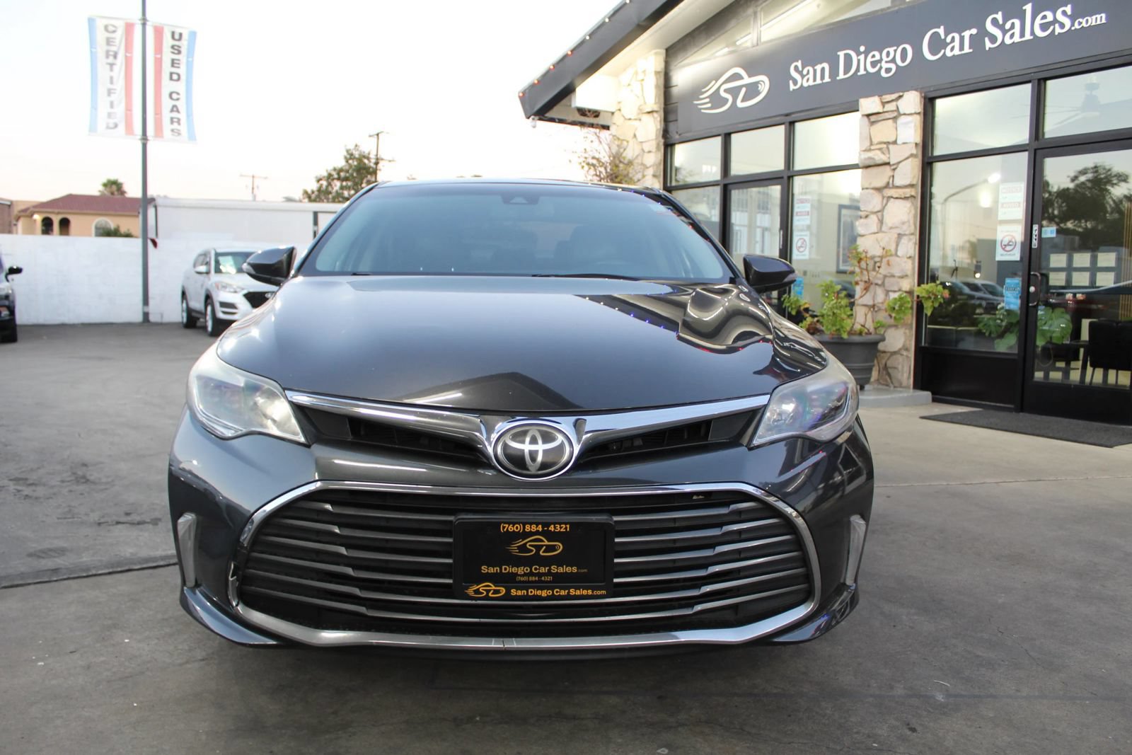 Used 2017 Toyota Avalon XLE Premium w/ Preferred Accessory Package FWD image 8