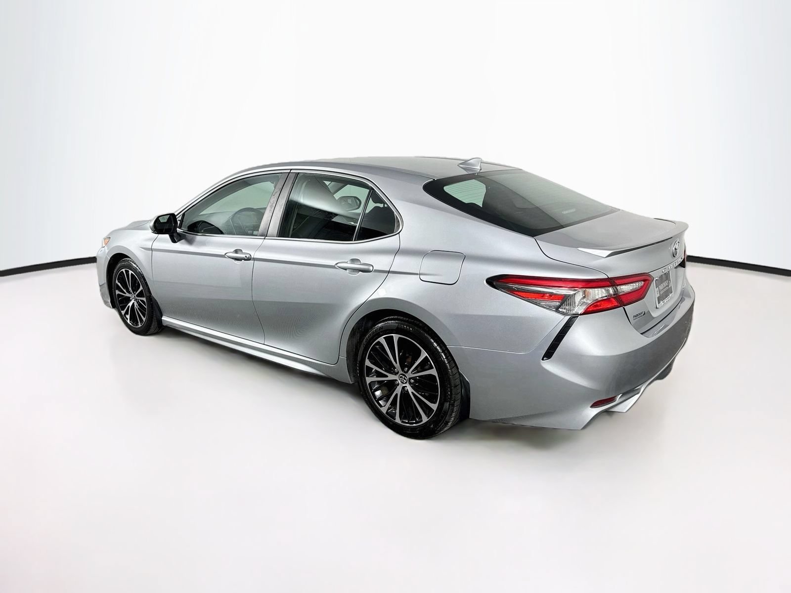 Used 2018 Toyota Camry SE FWD image 5