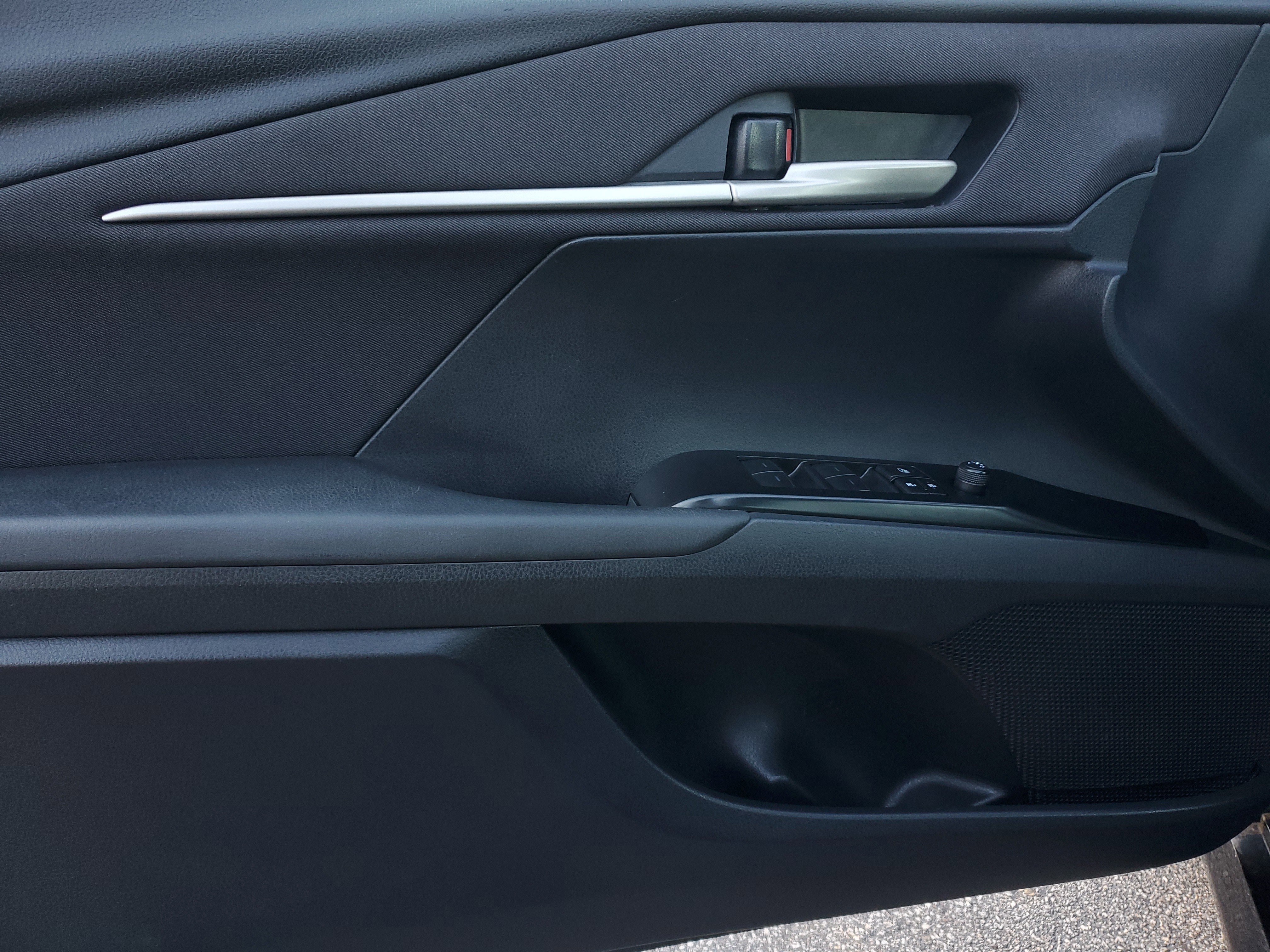 Certified 2025 Toyota Camry Hybrid image 17