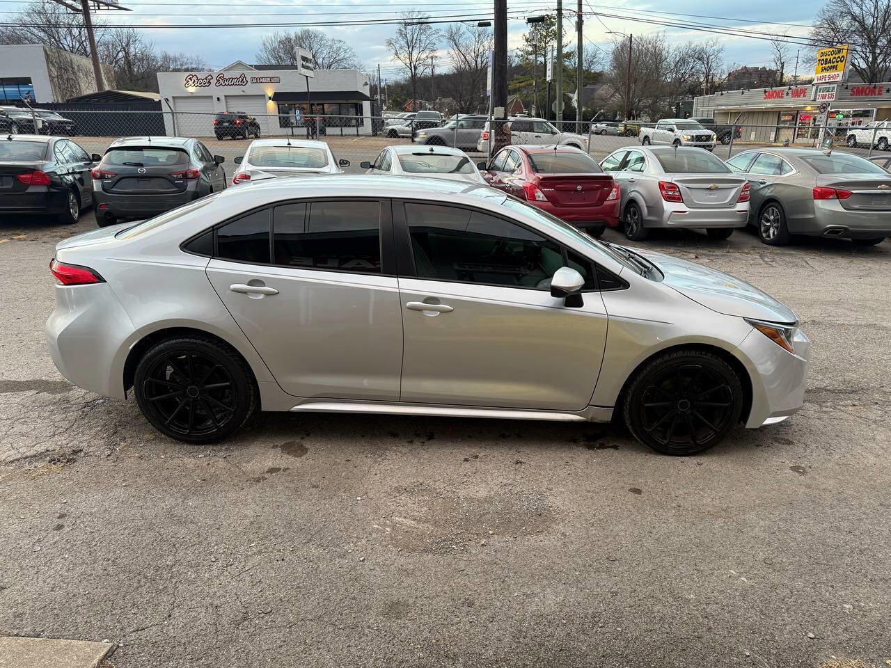 Used 2021 Toyota Corolla LE image 6