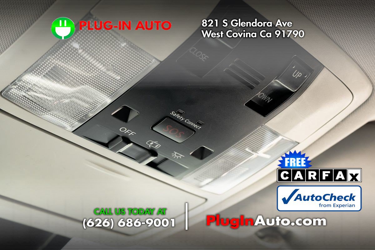 Used 2013 Lexus CT 200h w/ Leather Pkg FWD image 32