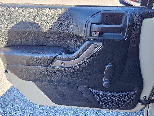 Used 2018 Jeep Wrangler Unlimited Sport w/ Connectivity Group AWD/4WD image 17
