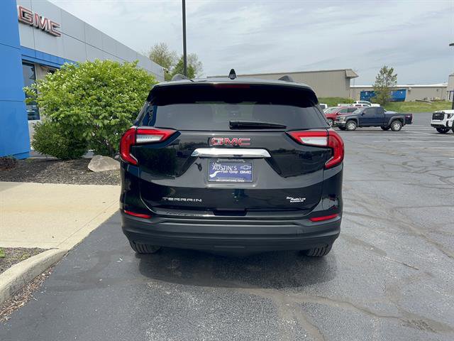 Used 2024 GMC Terrain SLE w/ Driver Convenience Package FWD image 6