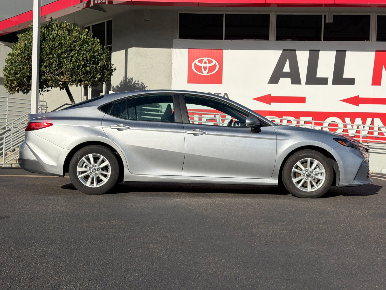 Used 2025 Toyota Camry LE FWD image 6