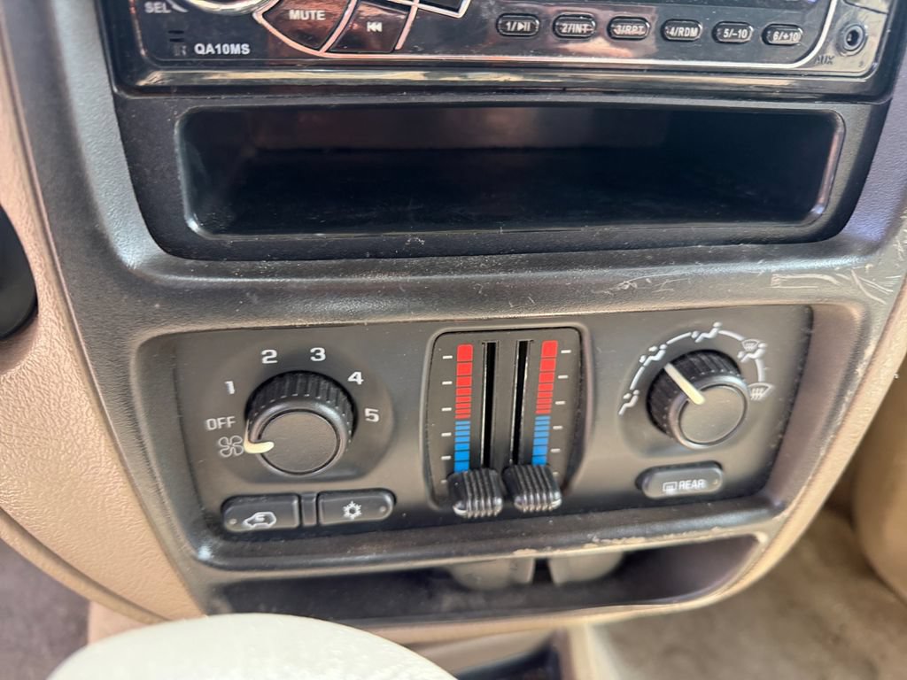 Used 2004 Chevrolet TrailBlazer LS w/ LS Preferred Equipment Group AWD/4WD image 25