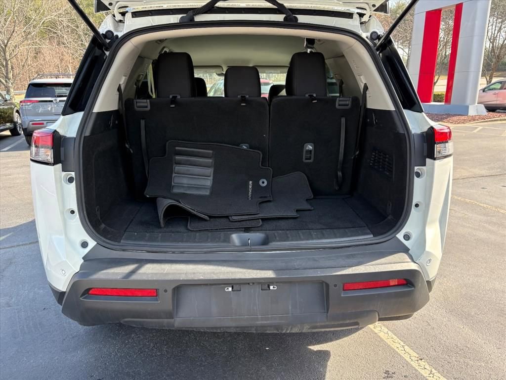 Used 2024 Nissan Pathfinder SV image 24