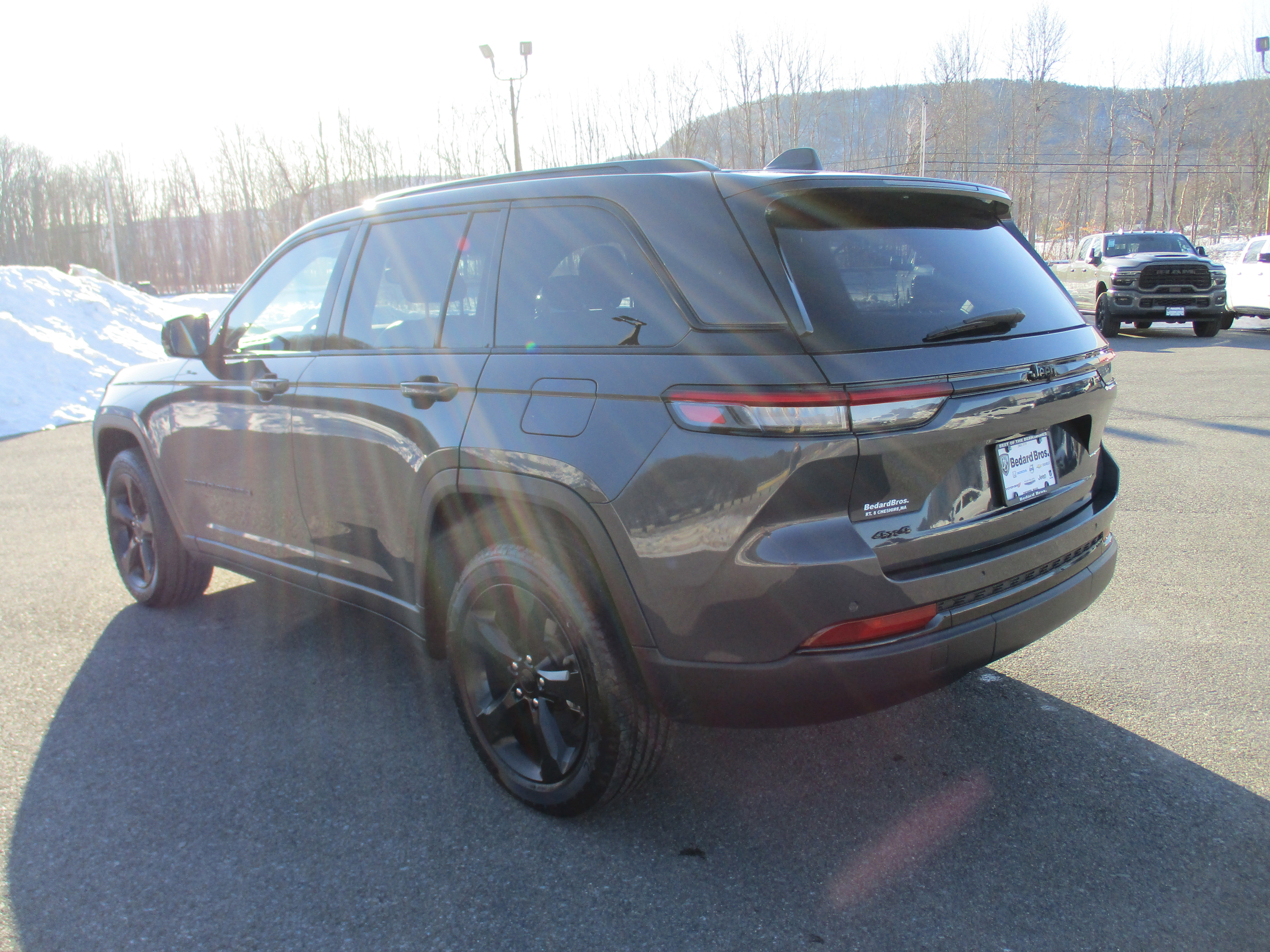 Certified 2023 Jeep Grand Cherokee Altitude image 7