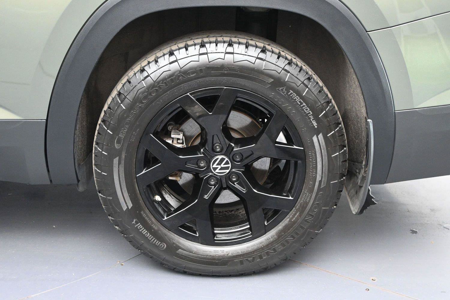 Used 2025 Volkswagen Atlas Peak Edition SE AWD/4WD image 15
