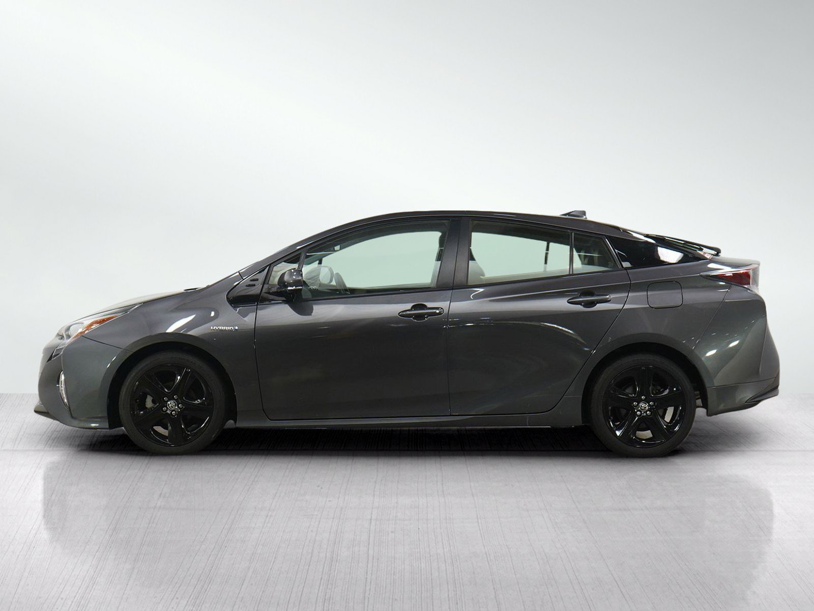 Used 2016 Toyota Prius Four Touring FWD image 2