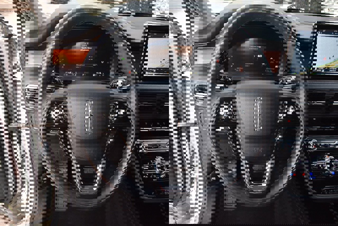 Used 2021 Lincoln Corsair Reserve w/ Equipment Group 201A image 22