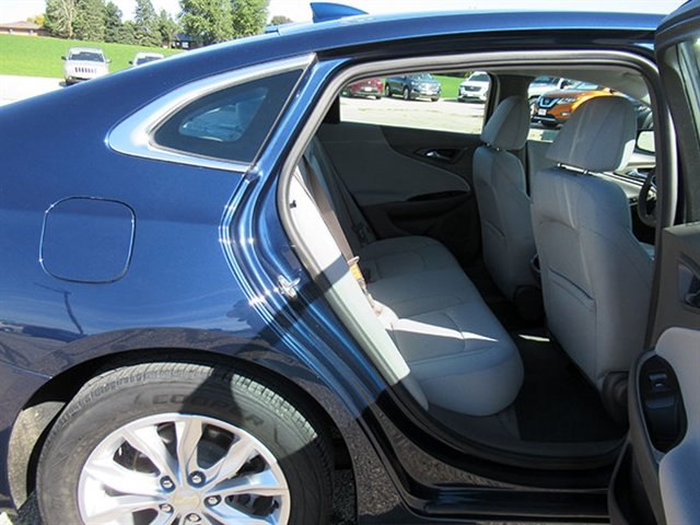 Used 2021 Chevrolet Malibu LT FWD image 16