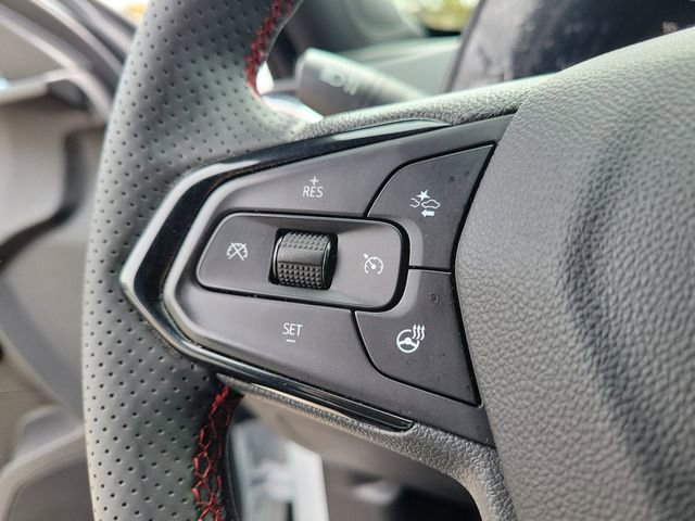 Used 2025 Chevrolet Trax RS FWD image 22