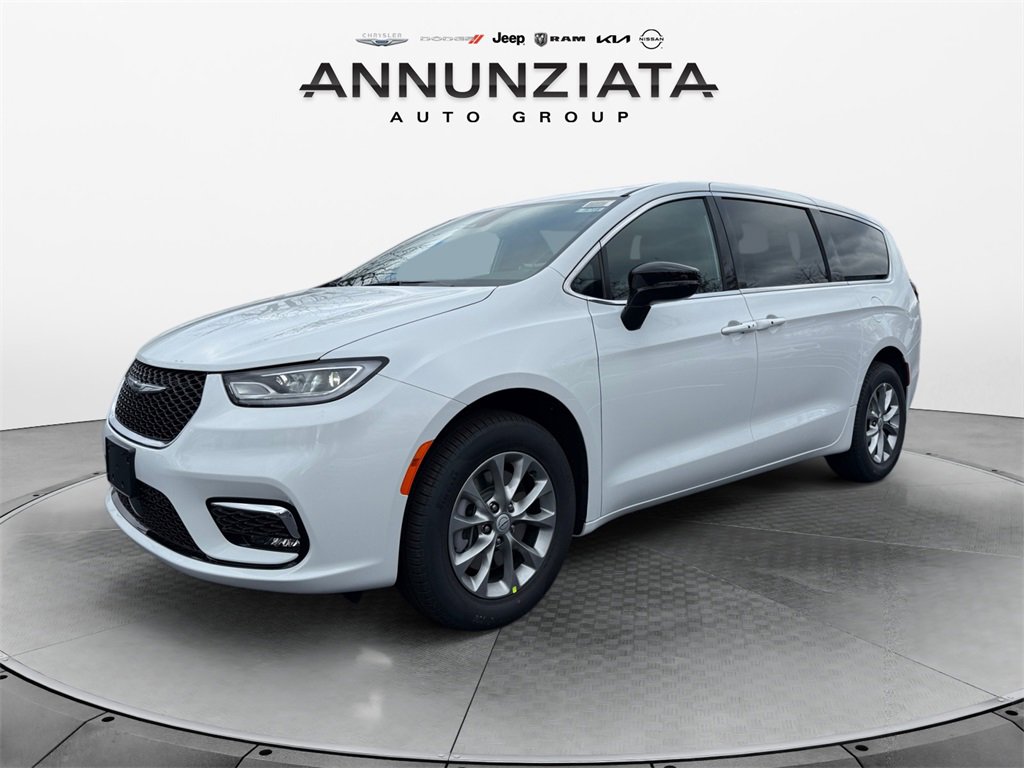 New 2026 Chrysler Pacifica Select image 1