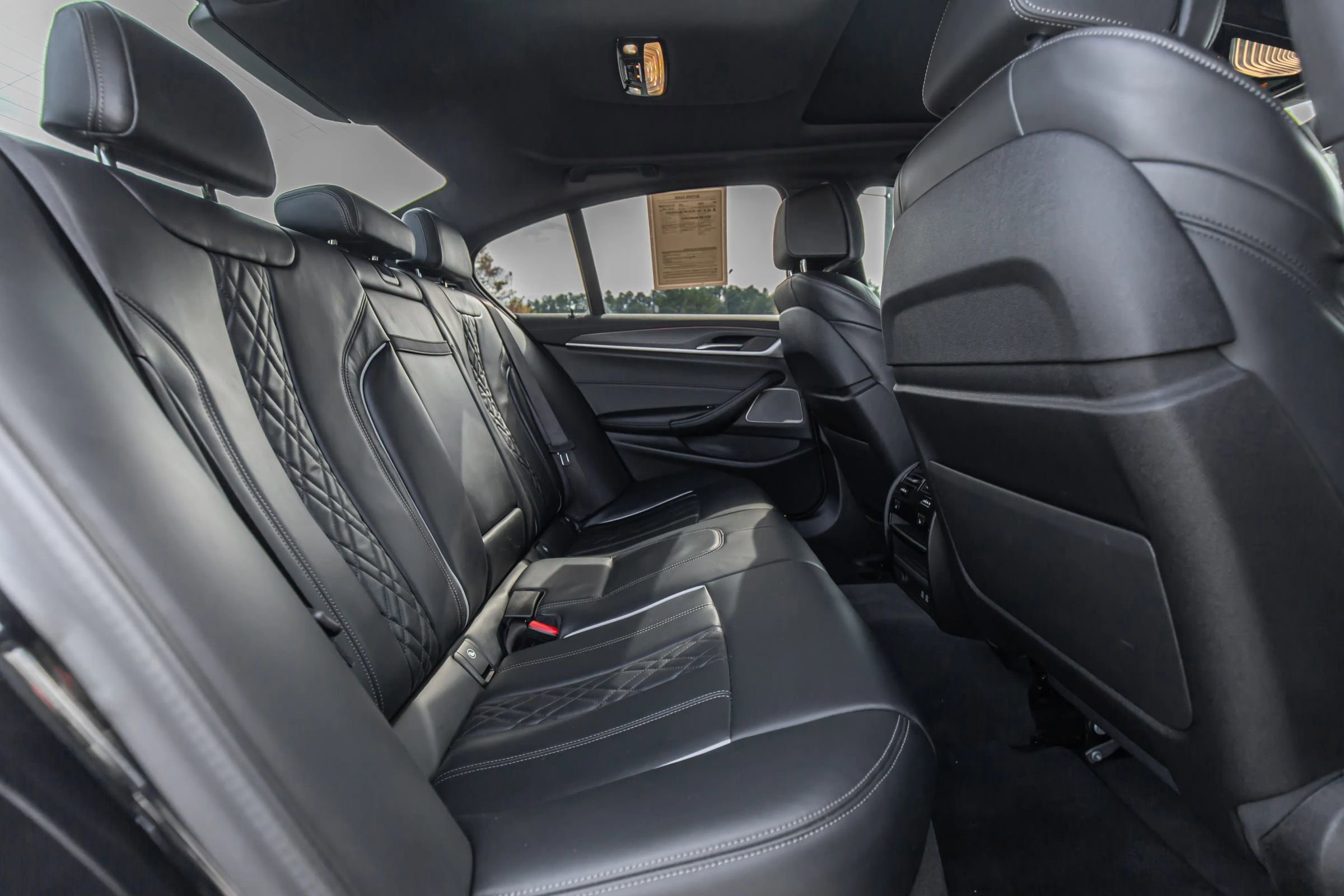 Used 2022 BMW M550i xDrive w/ Shadowloine Package image 29