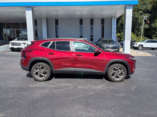 Used 2025 Chevrolet Trax LT w/ Driver Confidence Package FWD image 18