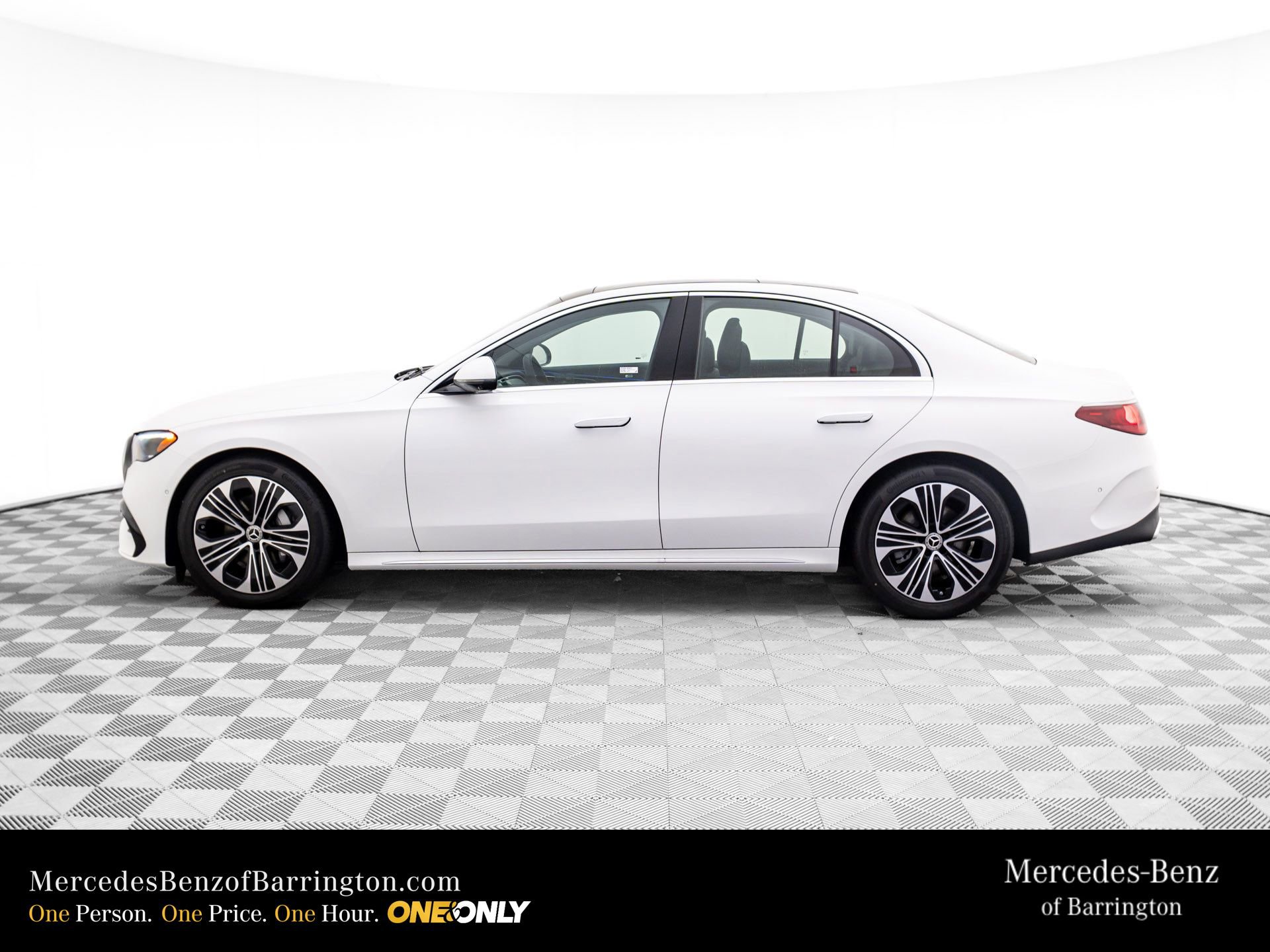 New 2026 Mercedes-Benz E 350 4MATIC Sedan image 2