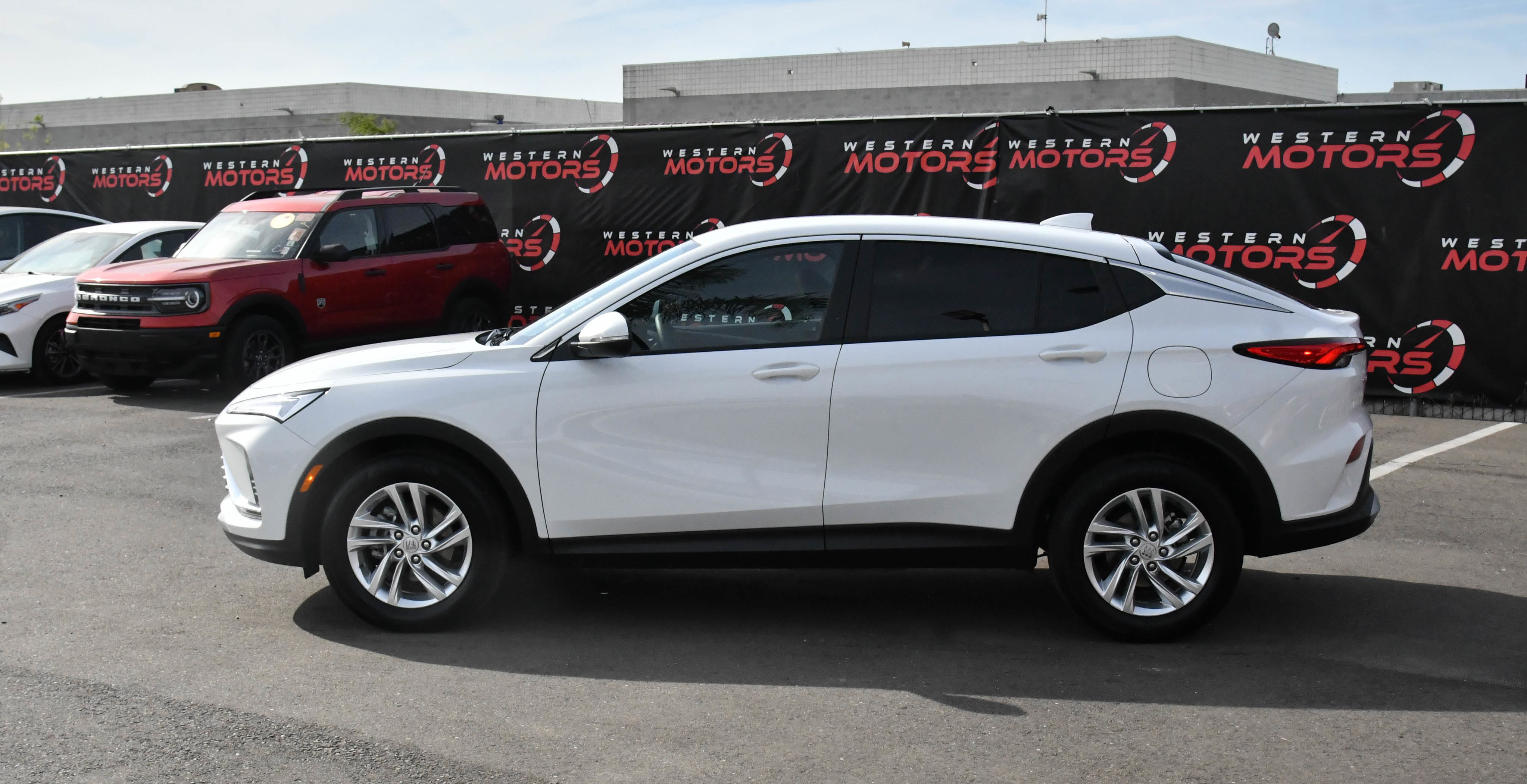 Used 2025 Buick Envista Preferred image 4